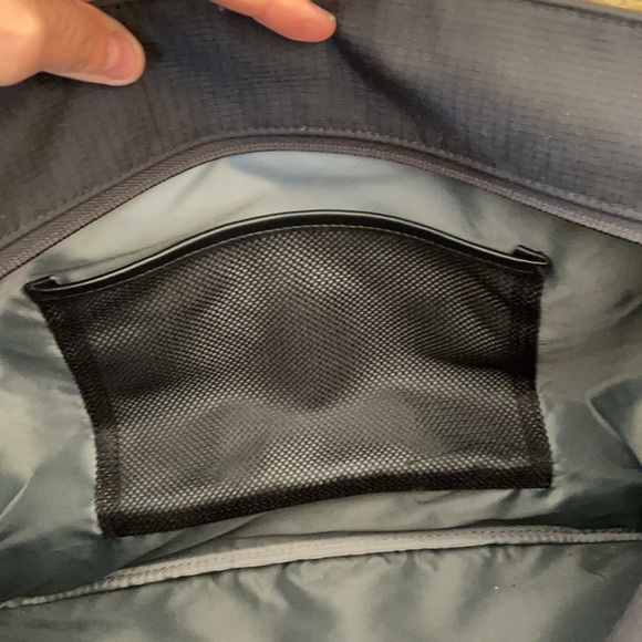 Tumi Tote like New - Picture 10 of 12